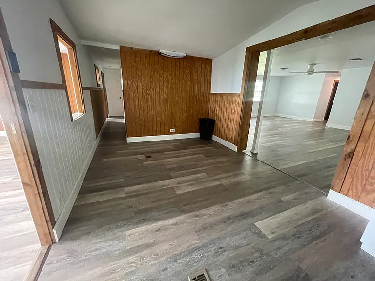 1085 S Lake Ave — Photo 15