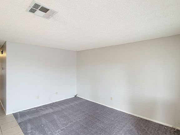 4th image of 1112 Willow Tree Dr