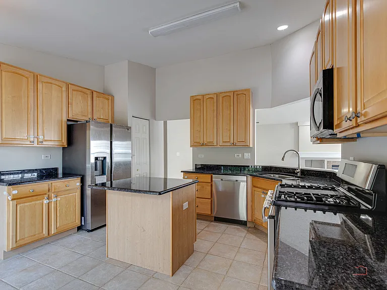 552 Saddlebrook Ln — Photo 17