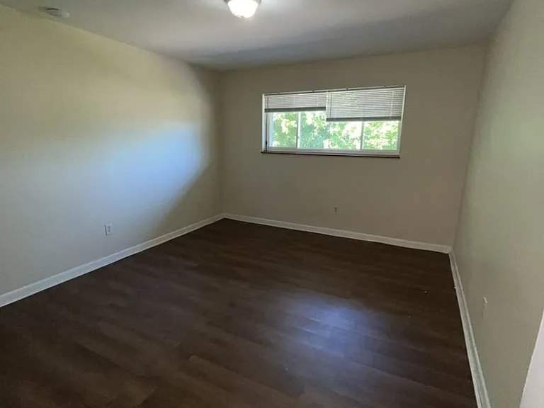 Holston Apartments — Photo 40