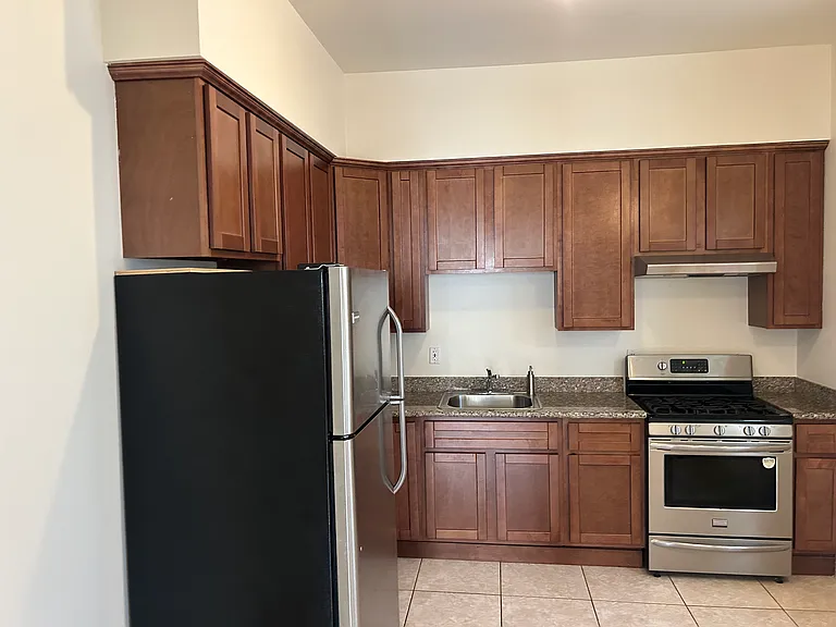 572 21st St #1 — Photo 9