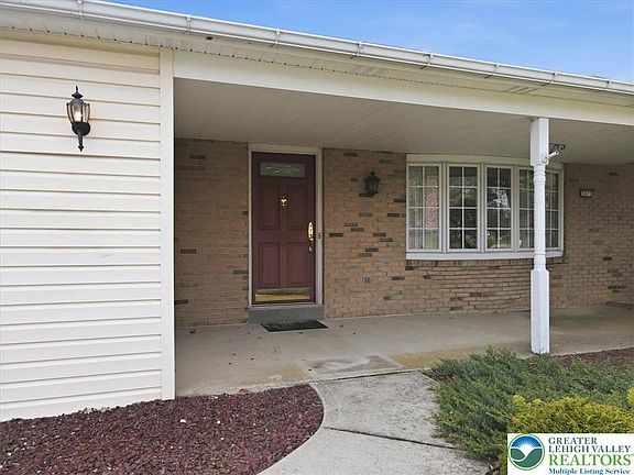 4th image of 3875 Wellington Dr