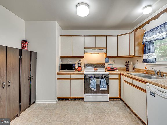 4th image of 26980 Holly Ln
