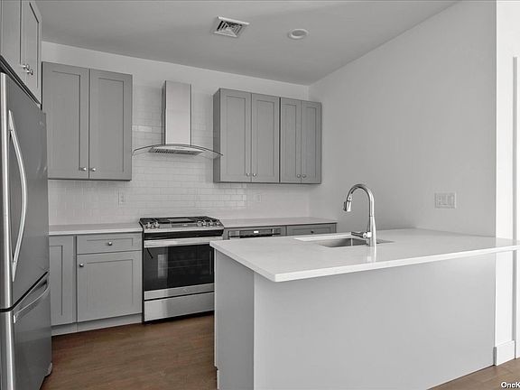 4th image of 203 Breton Way