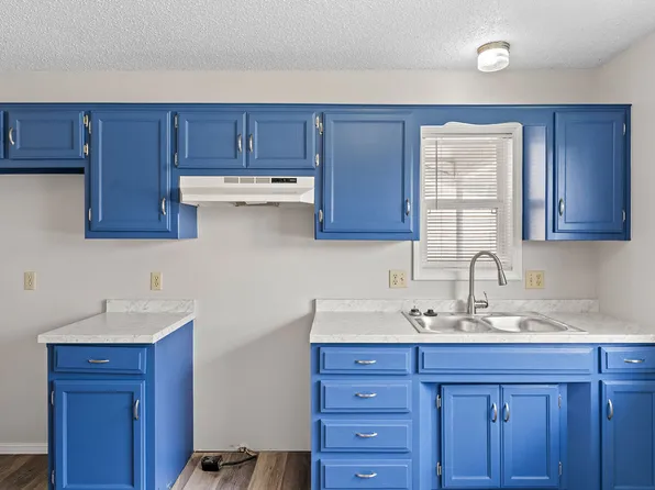 2456 N Homewood Ave, Springfield, MO 65803