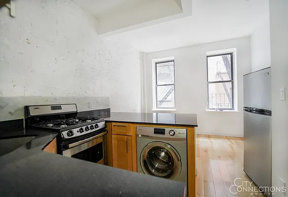 Rented by City Connections Realty | media 16