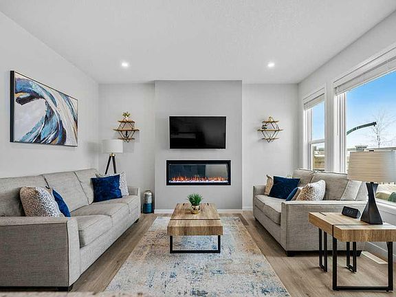 4th image of 102 S Creekside Way SW