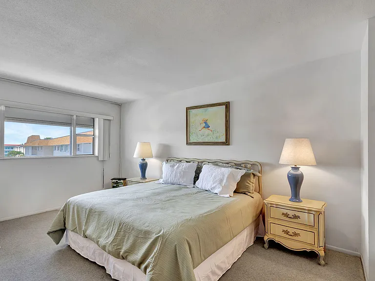 100 Shore Ct #304 — Photo 26