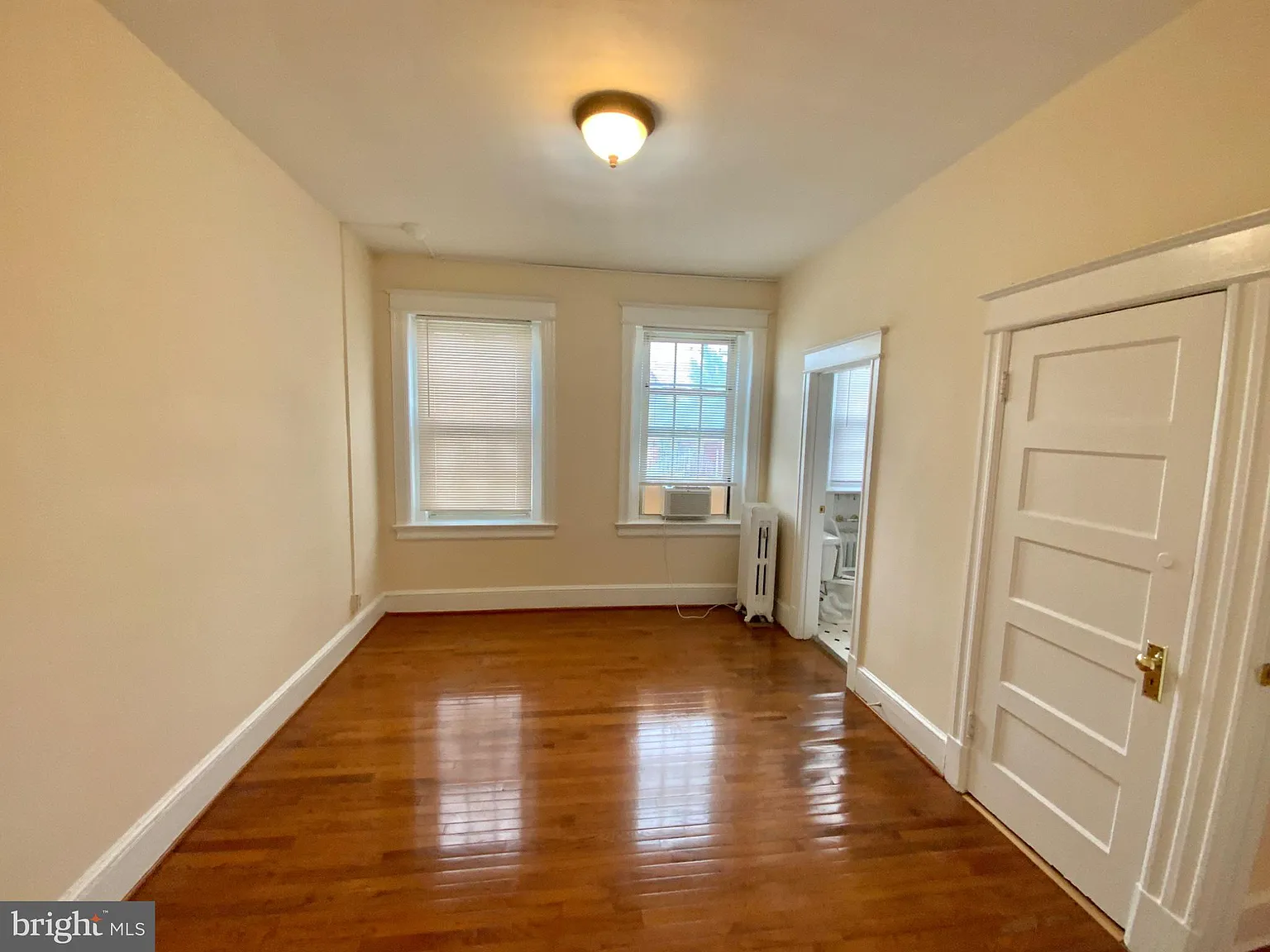 Bristol Condominium — Photo 4
