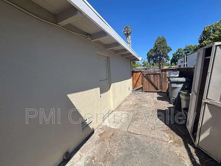 944 Bridgewood Way — Photo 45