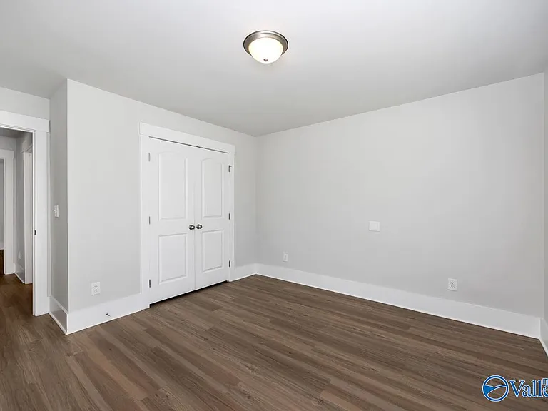 100 River Springs Ct — Photo 24