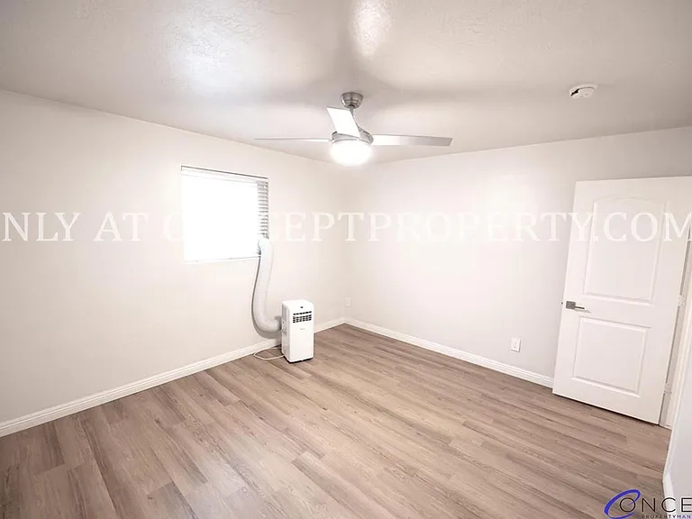 943-971 Chapel Dr — Photo 48