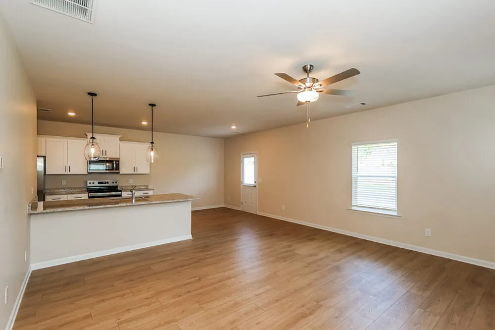 3 bed, 2.5 bath, 1879 sqft, $2,060 — Photo 4