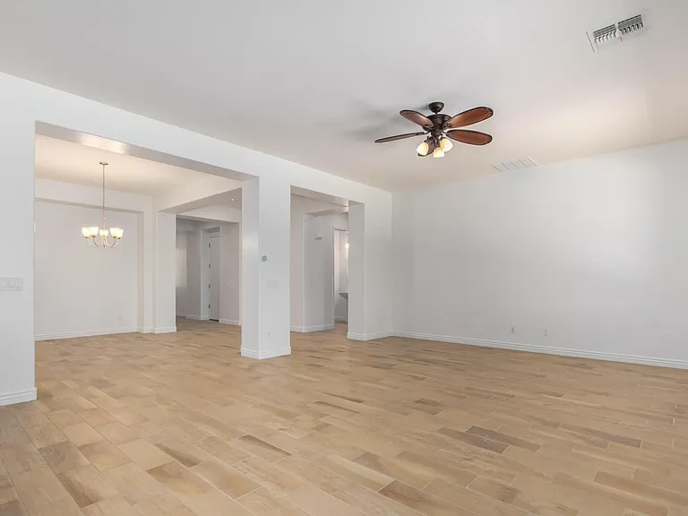 2615 W Balao Dr — Photo 5
