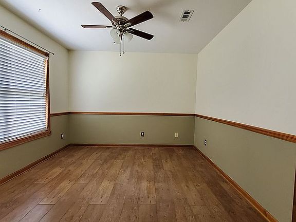 2nd image of 205 Loyola Dr