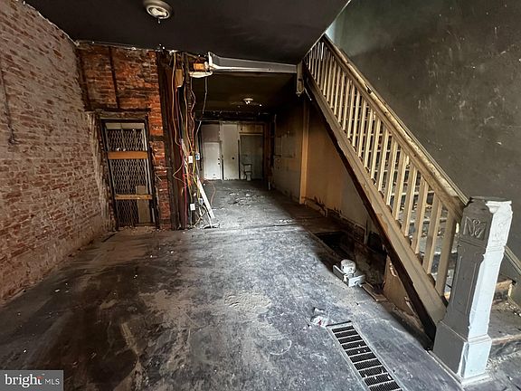 3rd image of 2717 W Glenwood Ave