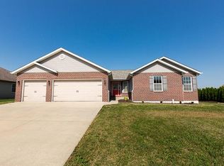 4543 Baywood Ln, Smithton, IL 62285