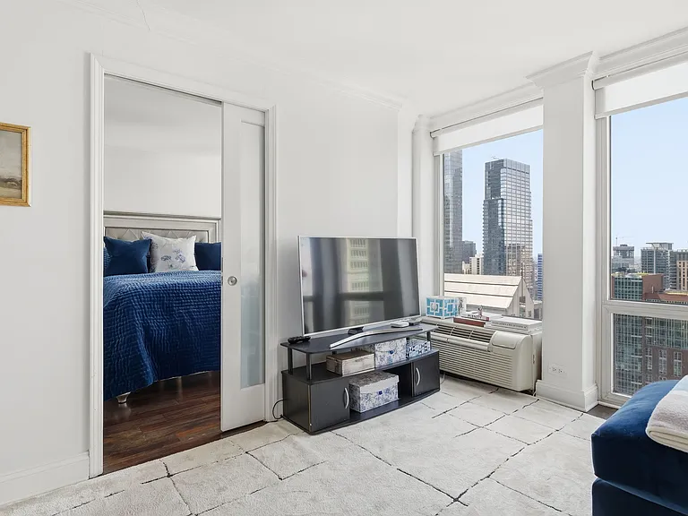 111 E Chestnut St #34B — Photo 7