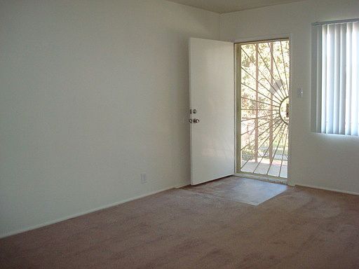 4th image of 400 W 20th St APT 6