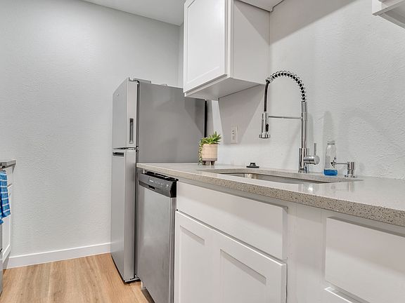 3rd image of 2627 Douglas Ave APT 105