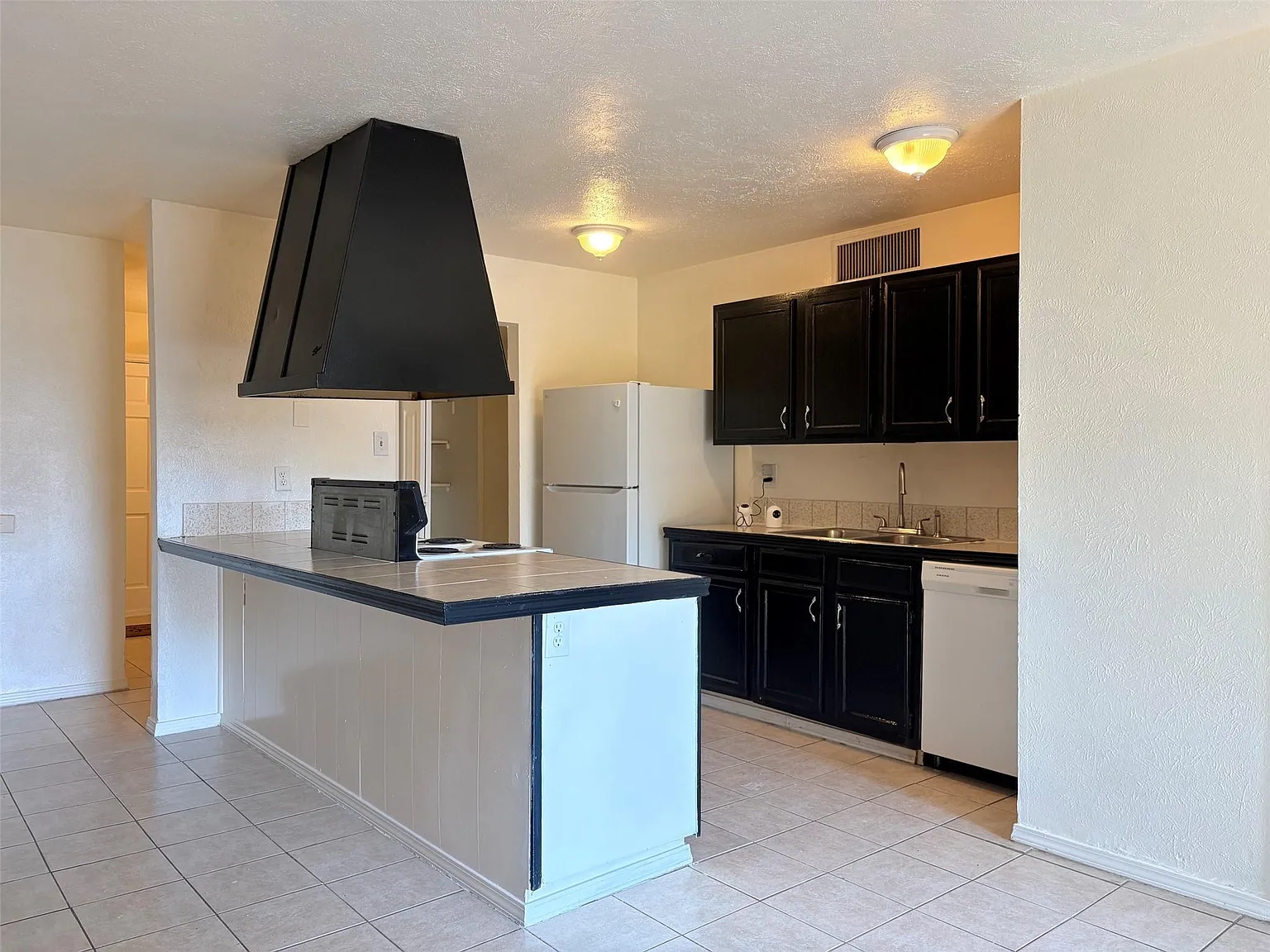 3 bed, 2.0 bath, 1400 sqft, $1,700 — Photo 1
