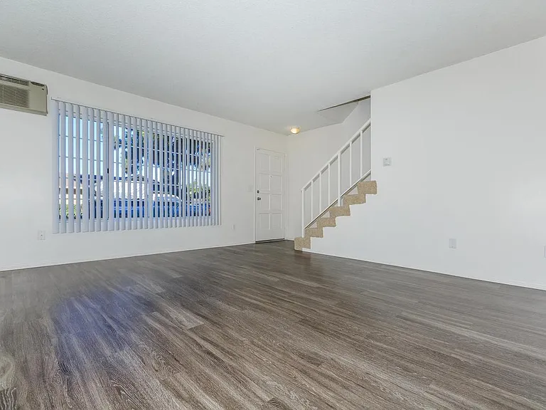 Hampshire Square Apartment Homes — Photo 27