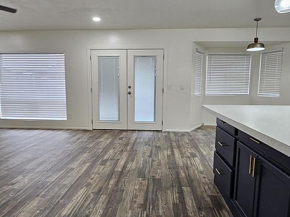 4th image of 8808 W CINNABAR Avenue