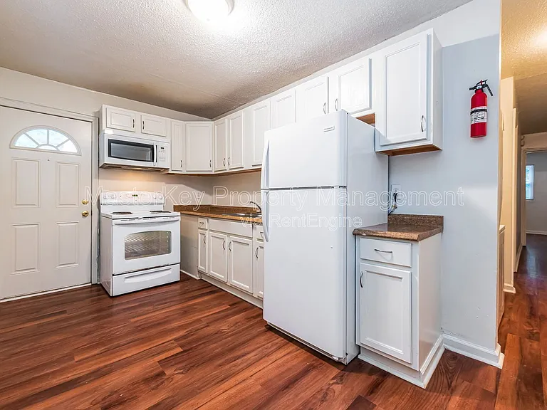 1023 Berkeley St #A — Photo 8