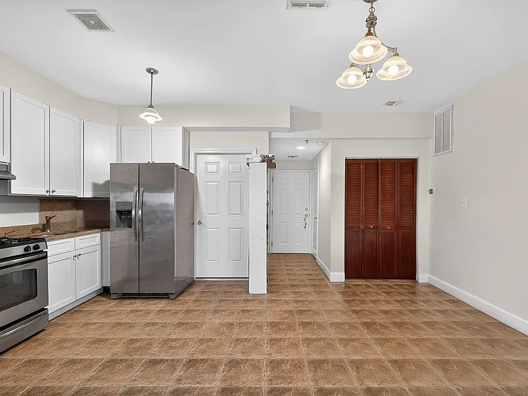 620 38th St #400 — Photo 7