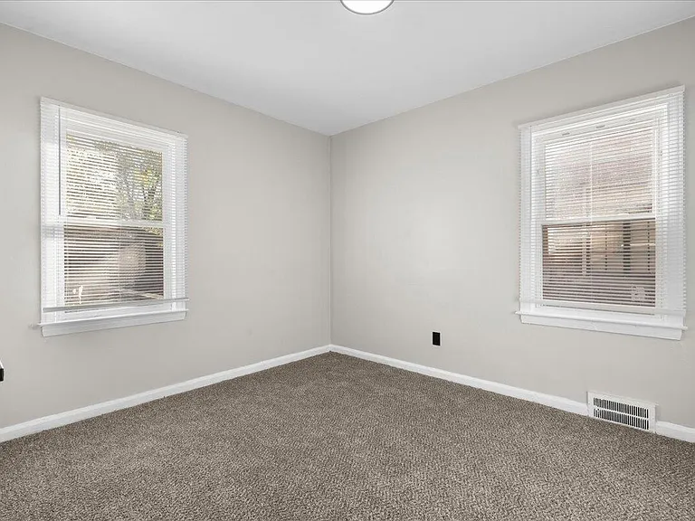 10042 Grayton St — Photo 13