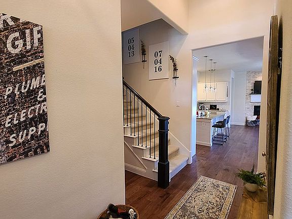 5th image of 121 Leadville Way