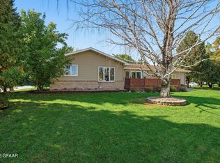 720 James Ave SE, East Grand Forks, MN 56721