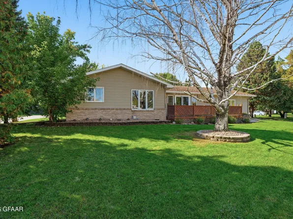 720 James Ave SE, East Grand Forks, MN 56721