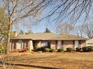 2301 Oak Leigh Dr, Tupelo, MS 38801