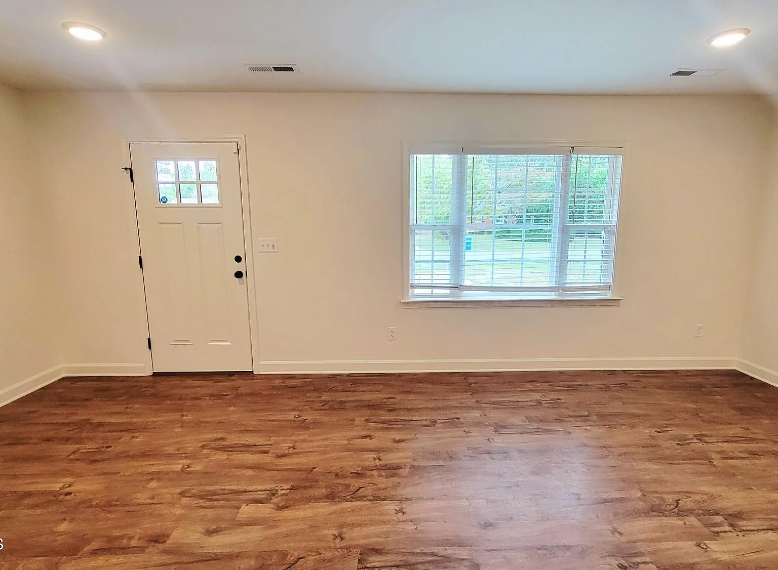 3 bed, 3.0 bath, $2,395 — Photo 2
