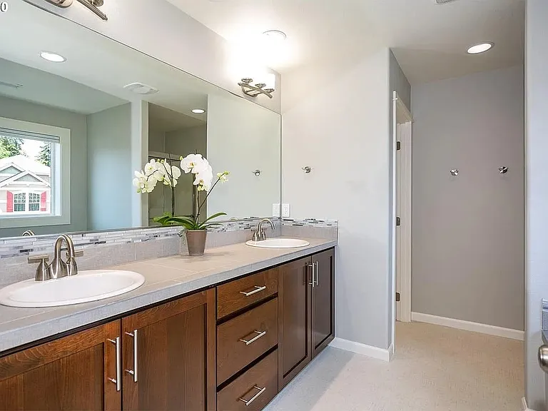 153 NE Porto Way — Photo 22