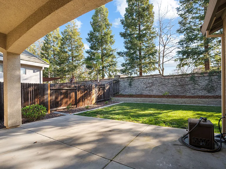 1588 Quails Nest St — Photo 26