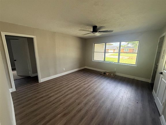 5th image of 2115 Dewberry Ln