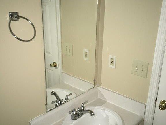 5th image of 728 Holder Dr