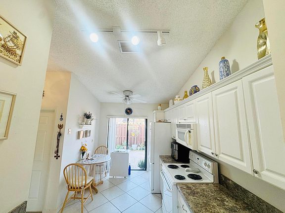 3rd image of 3815 Lace Vine Lane