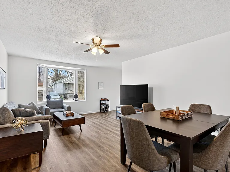138 W Loretta Ave — Photo 14