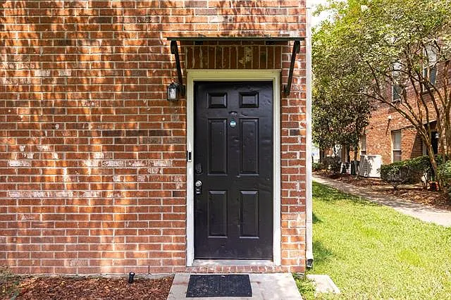 7300 Burbank Dr — Photo 27