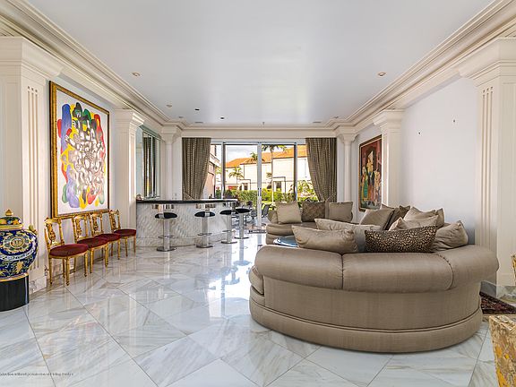 3rd image of 301 Everglade Ave #10
