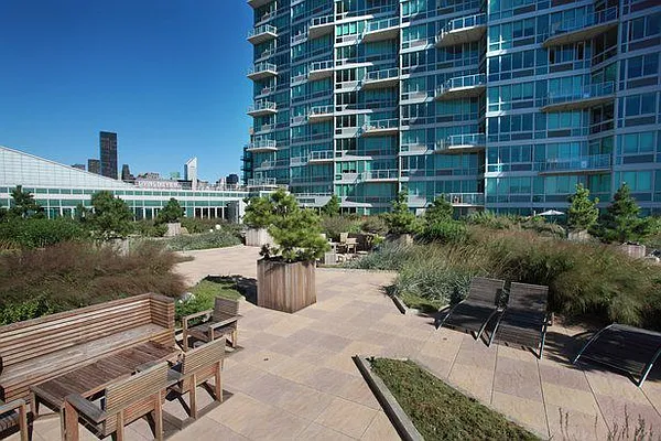 Sold by Compass | media 20