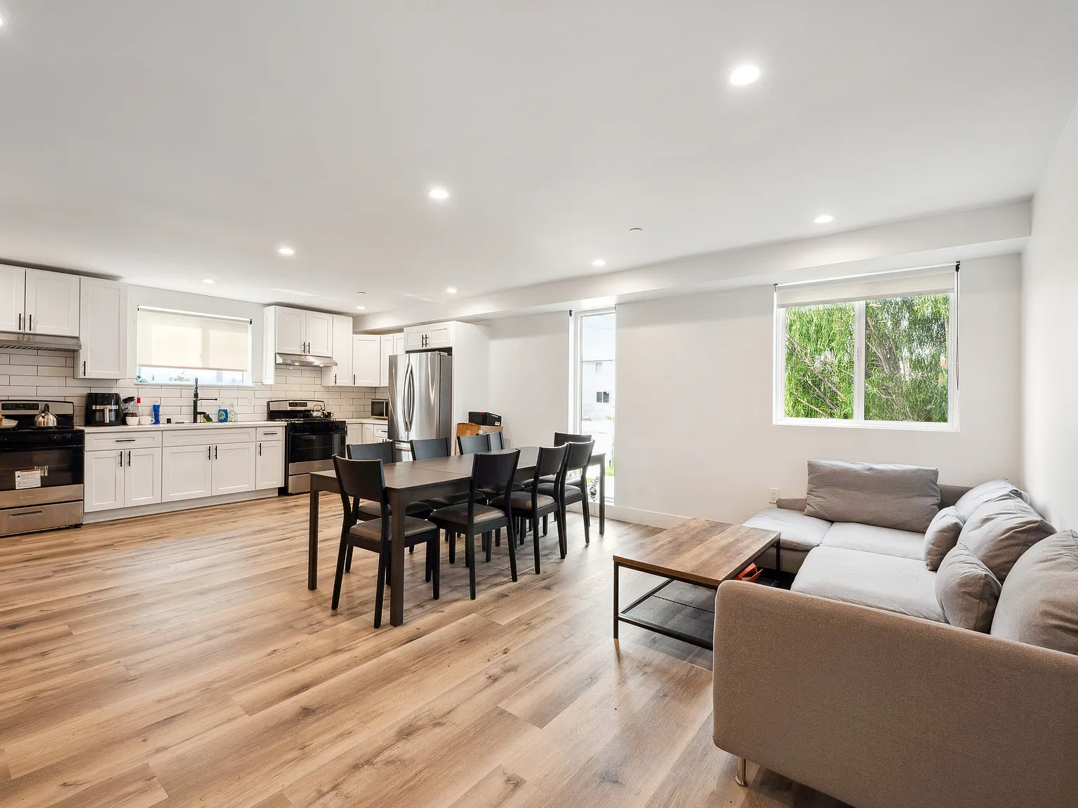 1186 W 37th Pl - USC DPS — Photo 4