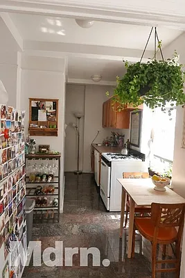 Rented by Mdrn Residential | media 7