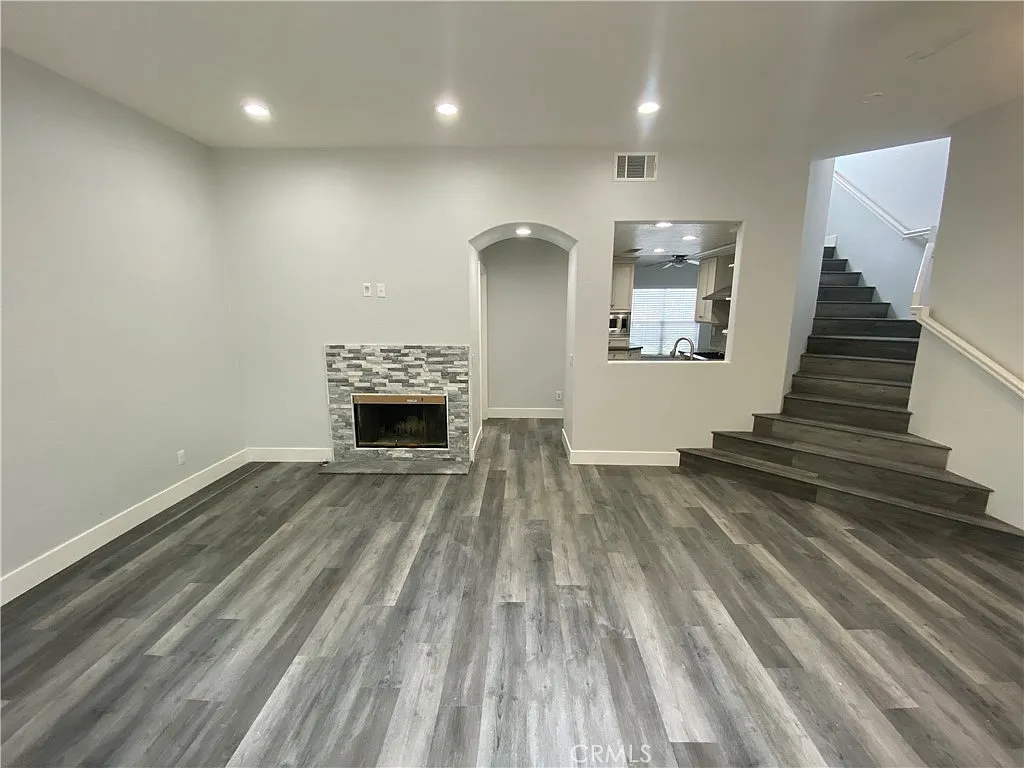 3 bed, 1181 sqft, $3,400 — Photo 4