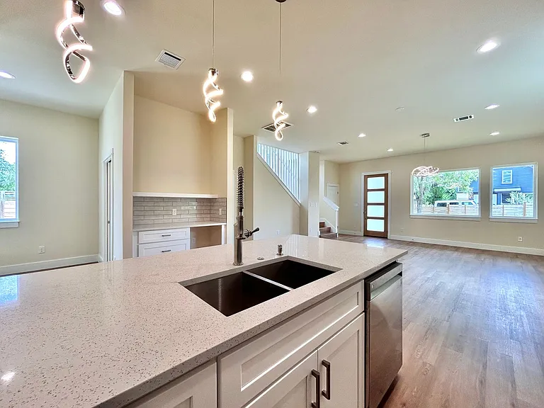 5605 Samuel Huston Ave #1 — Photo 9