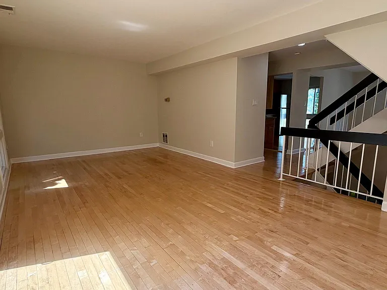 9506 Miranda Ct — Photo 9