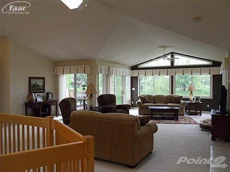 Spacious living area with plenty of light and breeze
